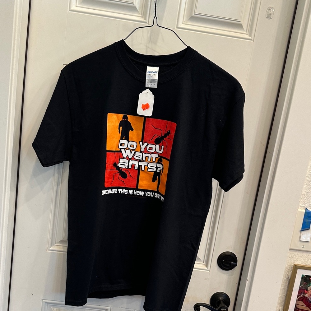NWT Gildan Black T-Shirt with Ants Graphic